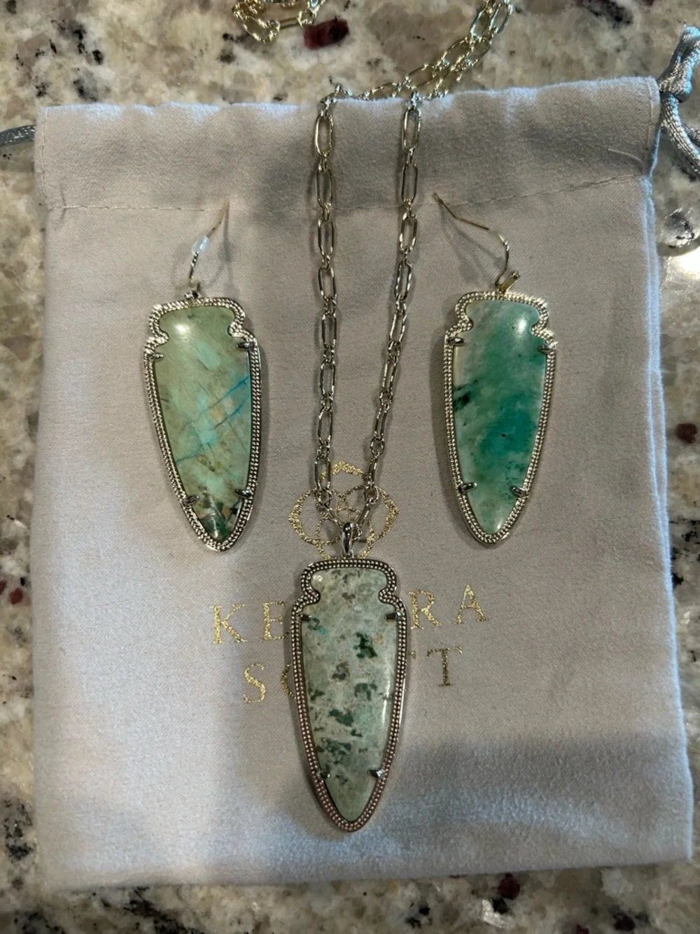 Kendra Scott Gold Arrowhead Green Stone Pendant Necklace and Earring Set - Picture 1 of 2